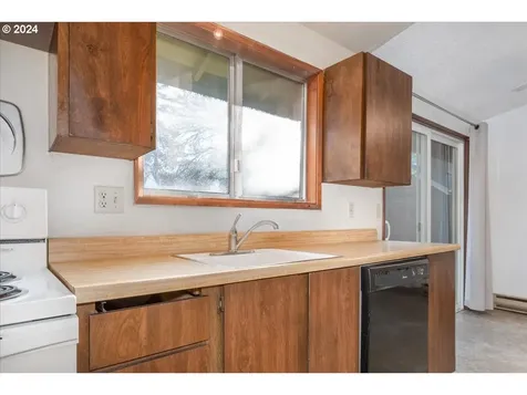 5802 SE Schiller Street Portland OR 97206