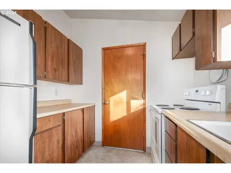 5802 SE Schiller Street Portland OR 97206