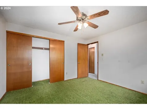 5802 SE Schiller Street Portland OR 97206