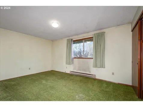 5802 SE Schiller Street Portland OR 97206