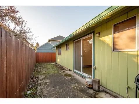 5802 SE Schiller Street Portland OR 97206