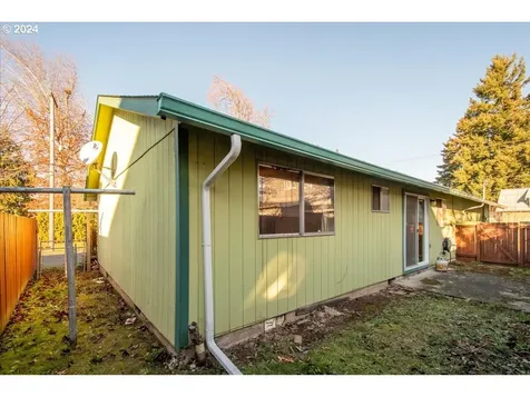 5802 SE Schiller Street Portland OR 97206