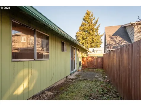 5802 SE Schiller Street Portland OR 97206