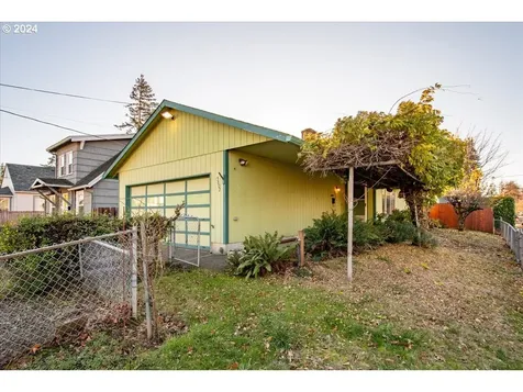 5802 SE Schiller Street Portland OR 97206