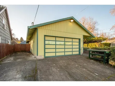 5802 SE Schiller Street Portland OR 97206