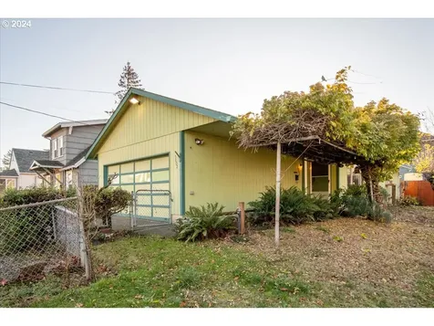 5802 SE Schiller Street Portland OR 97206