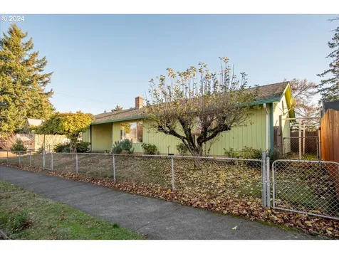 5802 SE Schiller Street Portland OR 97206