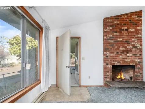 5802 SE Schiller Street Portland OR 97206