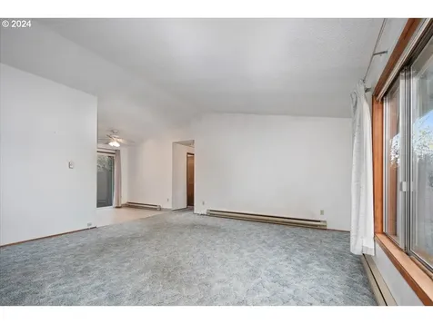 5802 SE Schiller Street Portland OR 97206