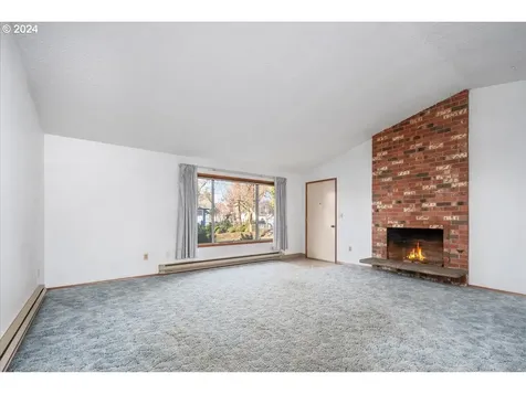 5802 SE Schiller Street Portland OR 97206