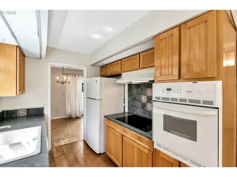 18135 NW Tillamook Drive Portland OR 97229