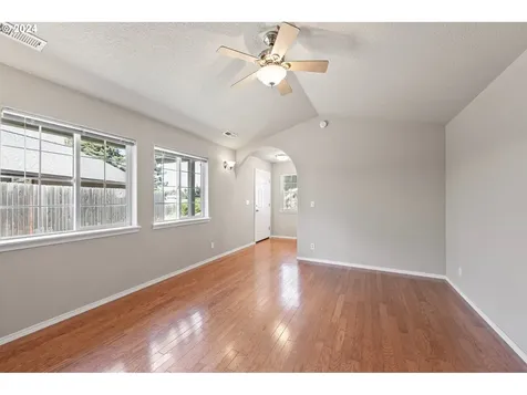 65 Pioneer Way Winchester OR 97495