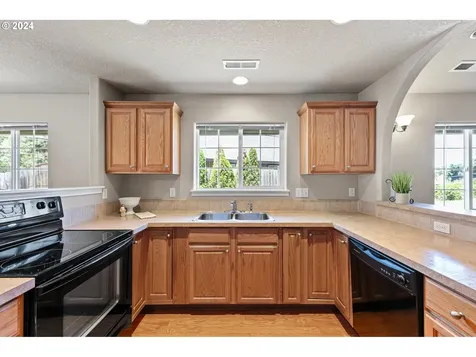 65 Pioneer Way Winchester OR 97495