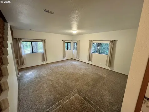 385 SE 26th Avenue Hillsboro OR 97123