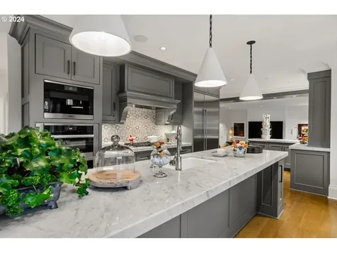 4375 Southshore Boulevard Lake Oswego OR 97035