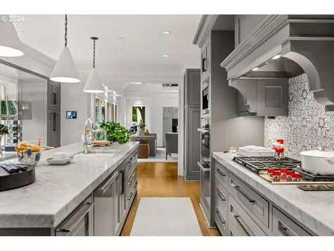 4375 Southshore Boulevard Lake Oswego OR 97035
