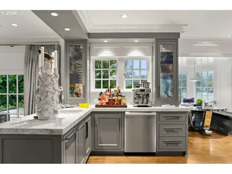 4375 Southshore Boulevard Lake Oswego OR 97035
