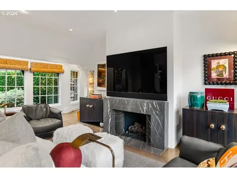 4375 Southshore Boulevard Lake Oswego OR 97035