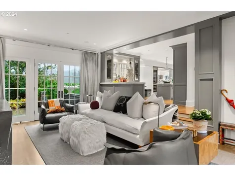 4375 Southshore Boulevard Lake Oswego OR 97035