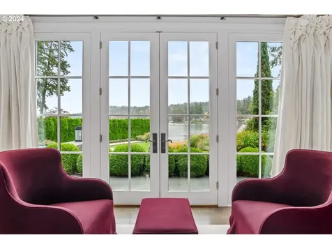 4375 Southshore Boulevard Lake Oswego OR 97035