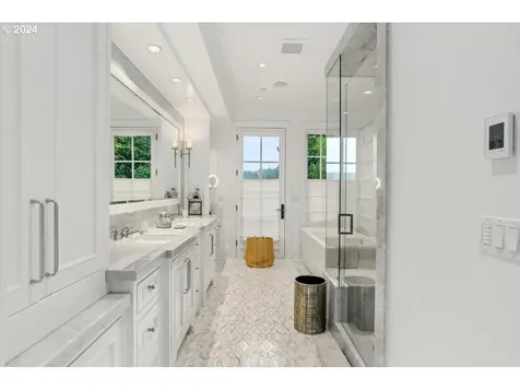 4375 Southshore Boulevard Lake Oswego OR 97035