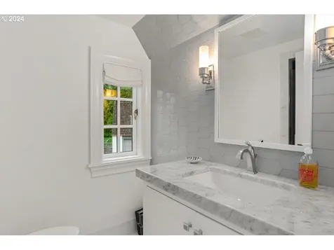 4375 Southshore Boulevard Lake Oswego OR 97035