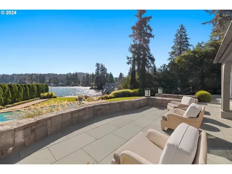 4375 Southshore Boulevard Lake Oswego OR 97035