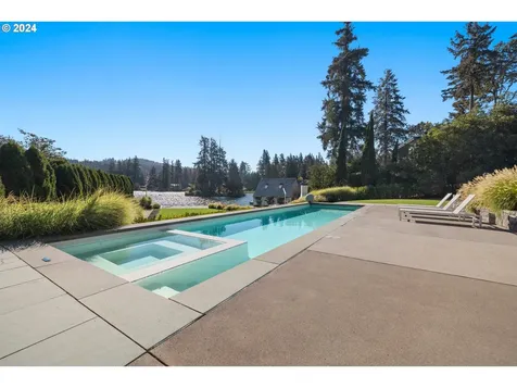4375 Southshore Boulevard Lake Oswego OR 97035