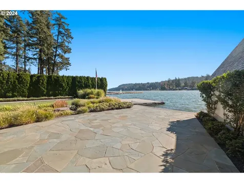 4375 Southshore Boulevard Lake Oswego OR 97035
