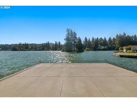 4375 Southshore Boulevard Lake Oswego OR 97035