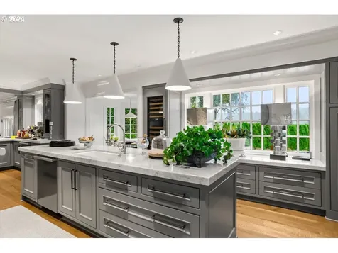 4375 Southshore Boulevard Lake Oswego OR 97035