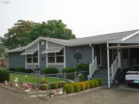 255 W Amanda Street Roseburg OR 97471