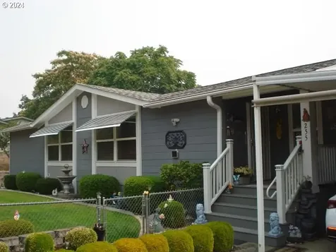 255 W Amanda Street Roseburg OR 97471