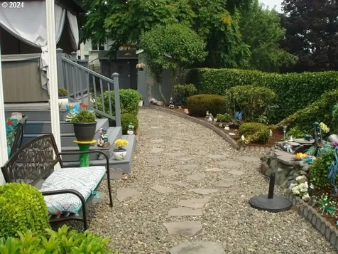 255 W Amanda Street Roseburg OR 97471