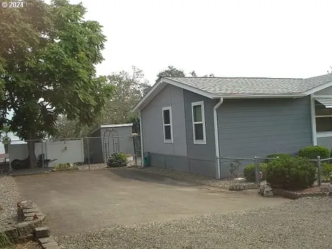 255 W Amanda Street Roseburg OR 97471