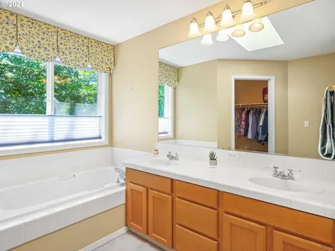 4652 Hastings Place Lake Oswego OR 97035