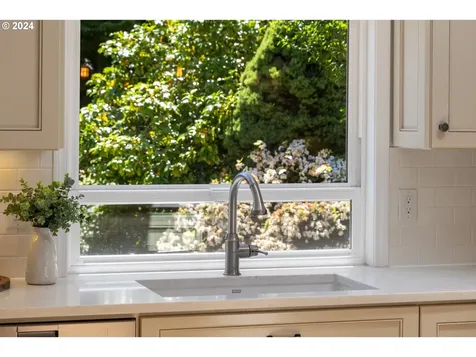 14300 Camden Lane Lake Oswego OR 97035