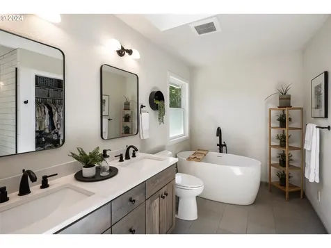 14300 Camden Lane Lake Oswego OR 97035