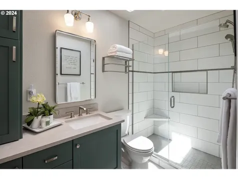 14300 Camden Lane Lake Oswego OR 97035