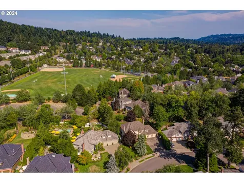 14300 Camden Lane Lake Oswego OR 97035
