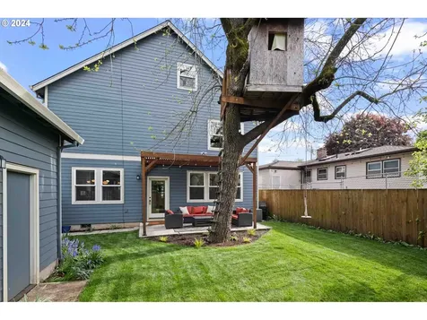 7825 Se Main Street Portland OR 97215