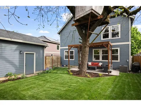 7825 Se Main Street Portland OR 97215