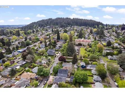 7825 Se Main Street Portland OR 97215