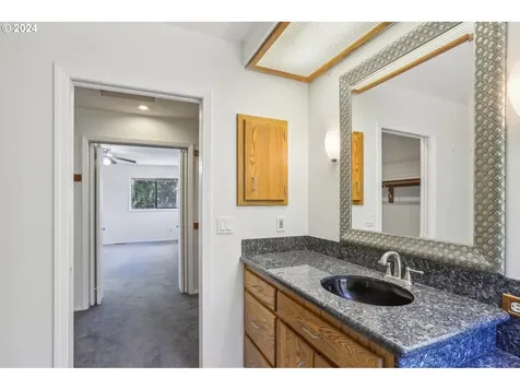 8604 SW 62nd Avenue Portland OR 97219