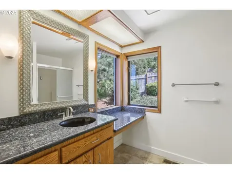 8604 SW 62nd Avenue Portland OR 97219