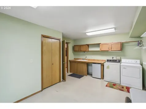 8604 SW 62nd Avenue Portland OR 97219