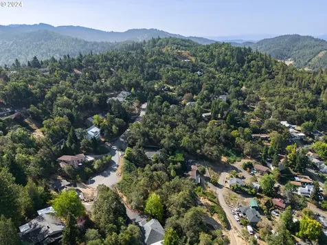 1393 SE Laurel Court Roseburg OR 97470