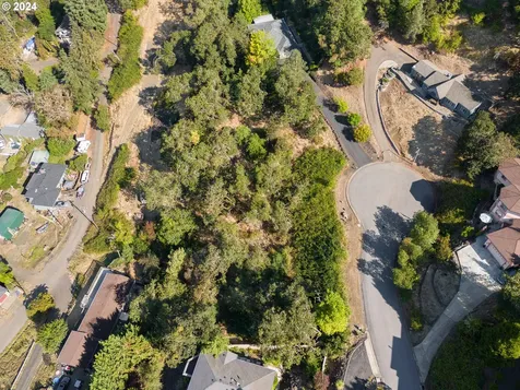 1393 SE Laurel Court Roseburg OR 97470