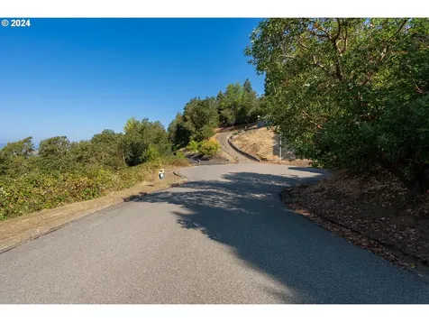 1393 SE Laurel Court Roseburg OR 97470