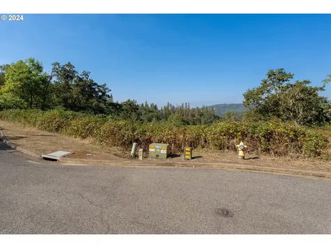 1393 SE Laurel Court Roseburg OR 97470